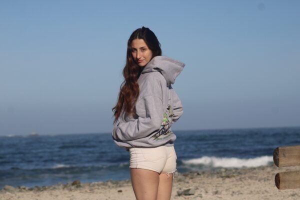 Polerón Gris "Lets take a trip" by Kaihenua